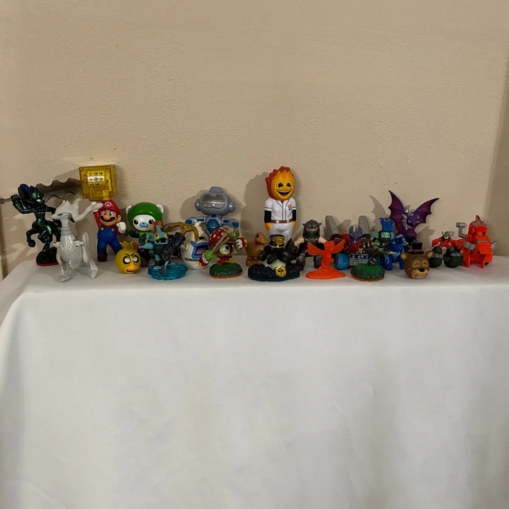 Assorted Kids Toy Figures Set
